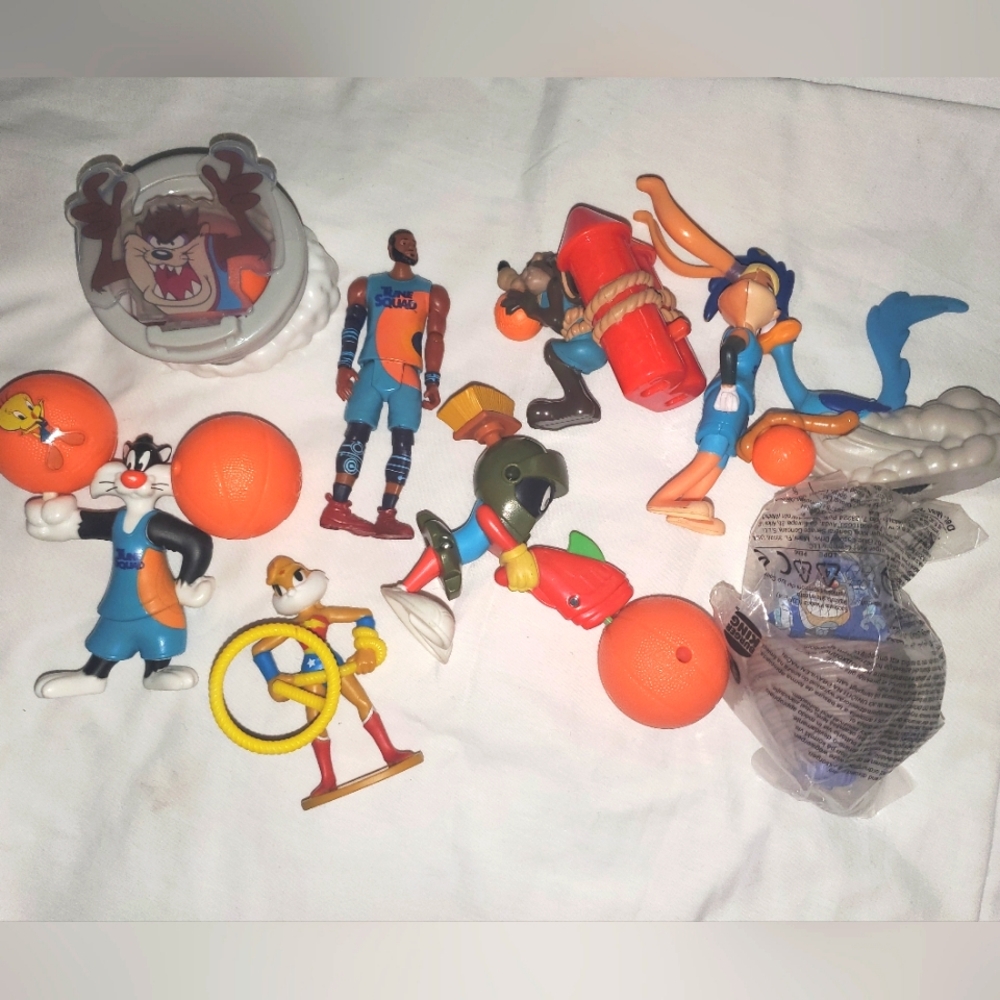 : Mix lot of 9pc Space Jam & spacejam 2 McDonald's and other Toys Bundle